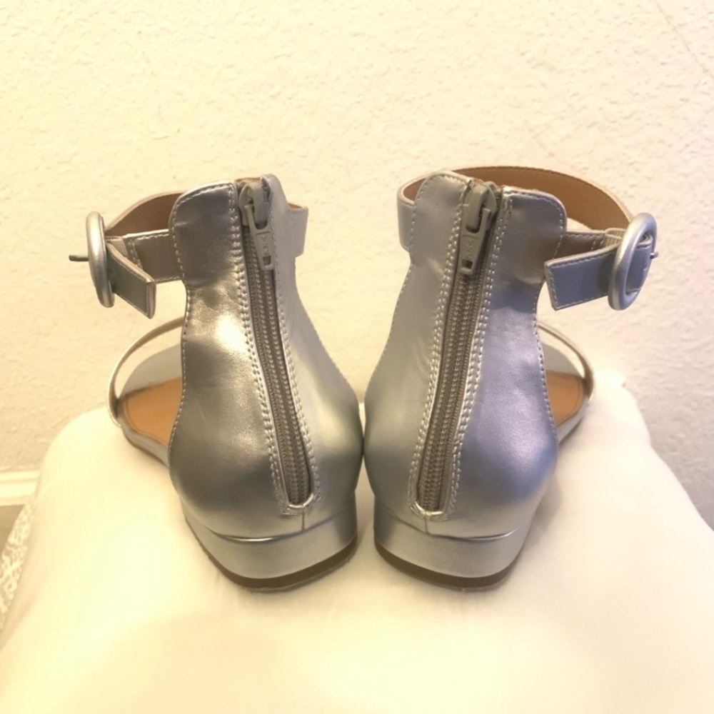 Comfortview Collection Silver Sandals. Size 7W, 8W and 9.5W - Picture 3 of 10